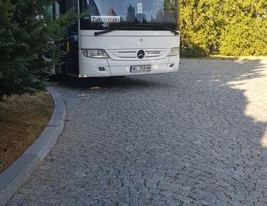 biały mercedes tourismo 02